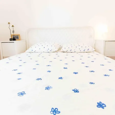 Casa Delfin On Center Beach: Wifi, Netflix, Aircon... בית נופש